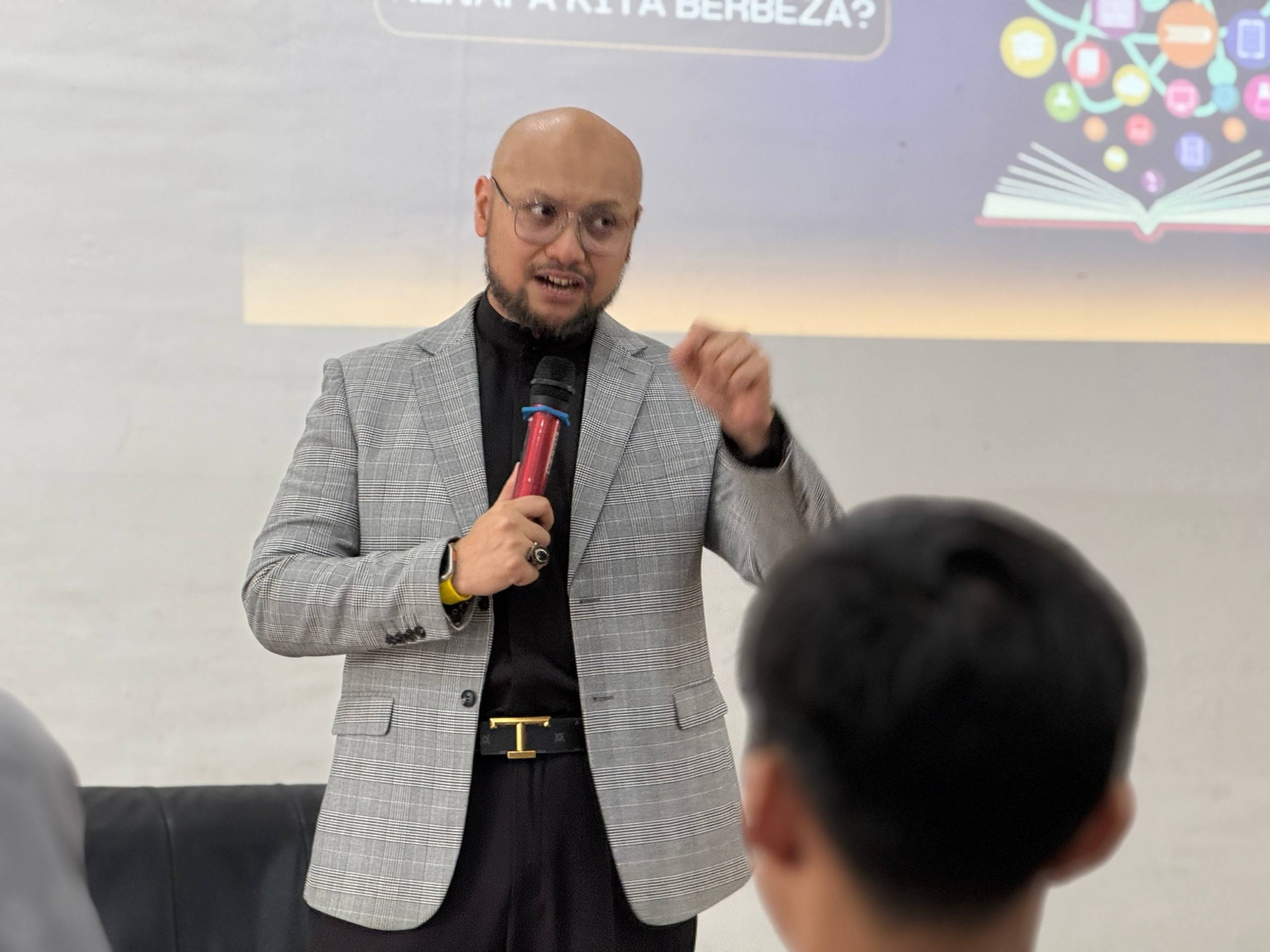 Abg Badr mengendalikan program latihan bersama peserta